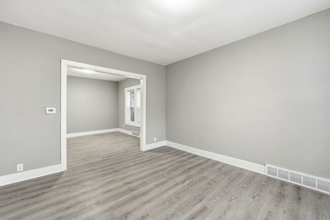 Building Photo - 1217 N Harding Ave