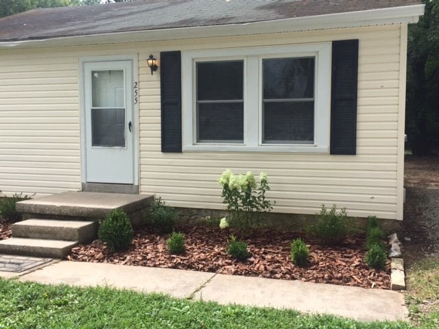 Building Photo - 2 bedroom 1 bath $895 per month