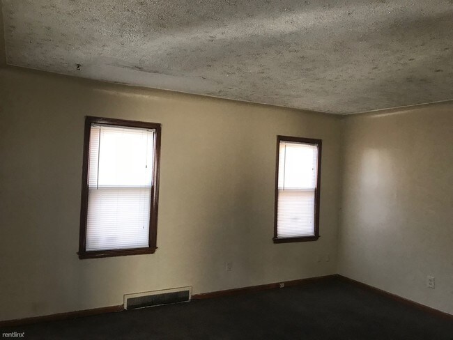 Building Photo - 13010 Wilshire Dr