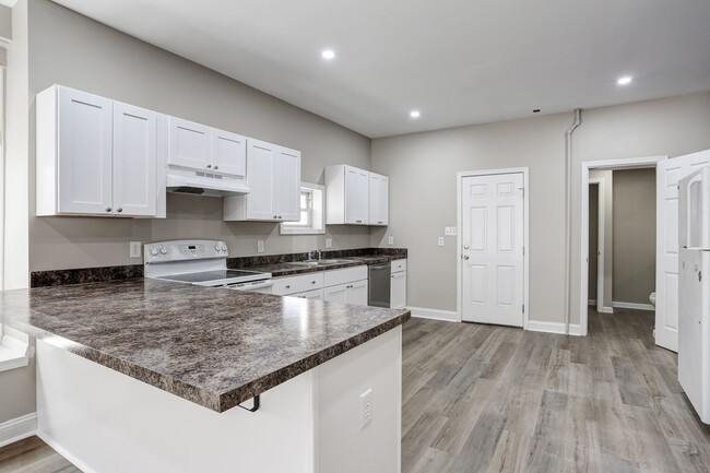 Building Photo - 3 Bedroom 1.5 Bath in Lemoyne