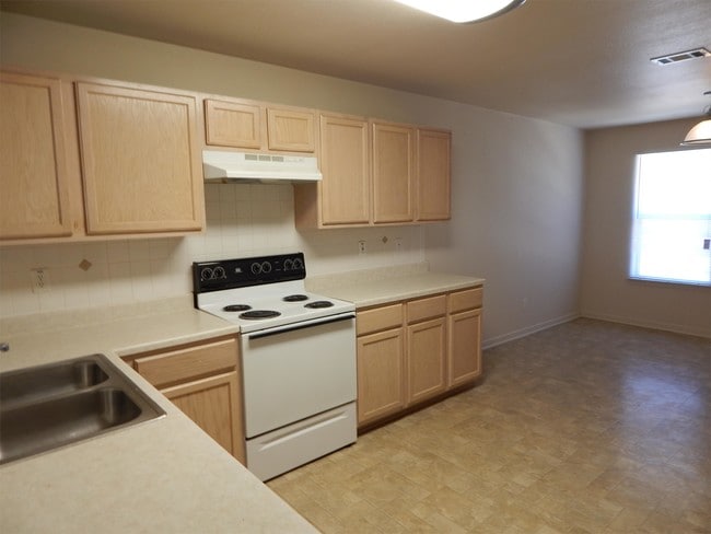Building Photo - 418 Brittney Way