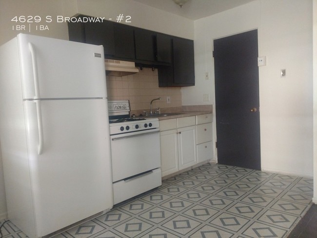 Building Photo - Cozy 1 Bedroom near Public Transit and I-55