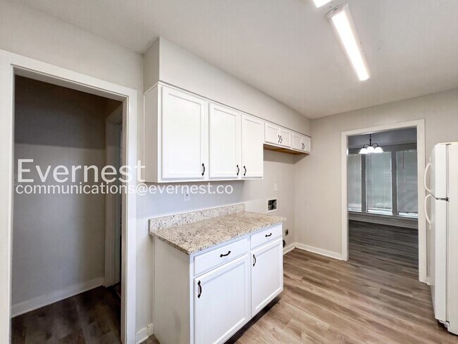 Foto del edificio - 3-Bed/2-Bath Home with Patio/Available Now!