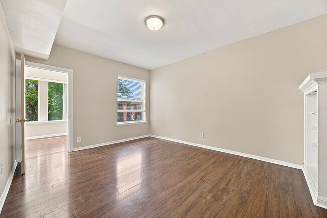 Foto del edificio - 7443-7445 S Paxton Ave