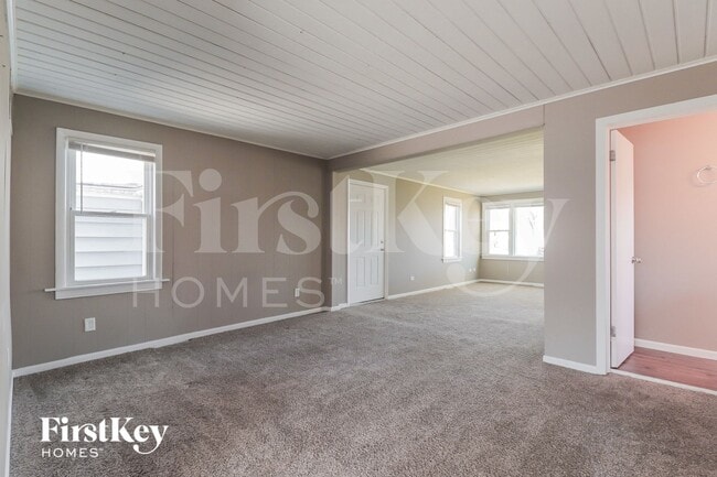 Building Photo - 446 Barron St