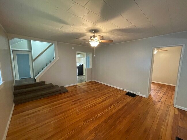 Building Photo - Huge Northeast Side Home close to Medical ...
