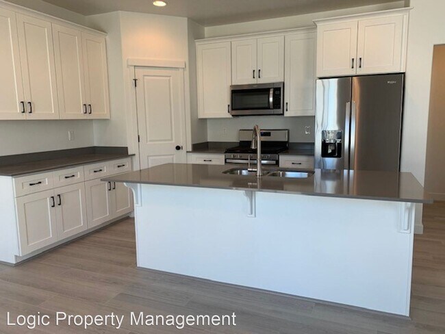 Building Photo - 4 br, 2.5 bath House - 3414 West 15000 South