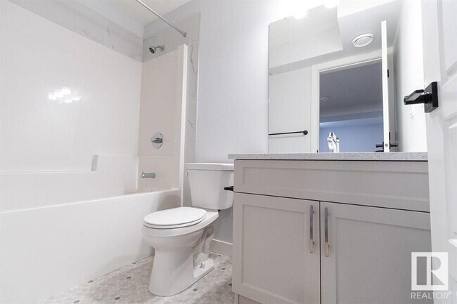 Photo du bâtiment - 32 Rosewood Wy