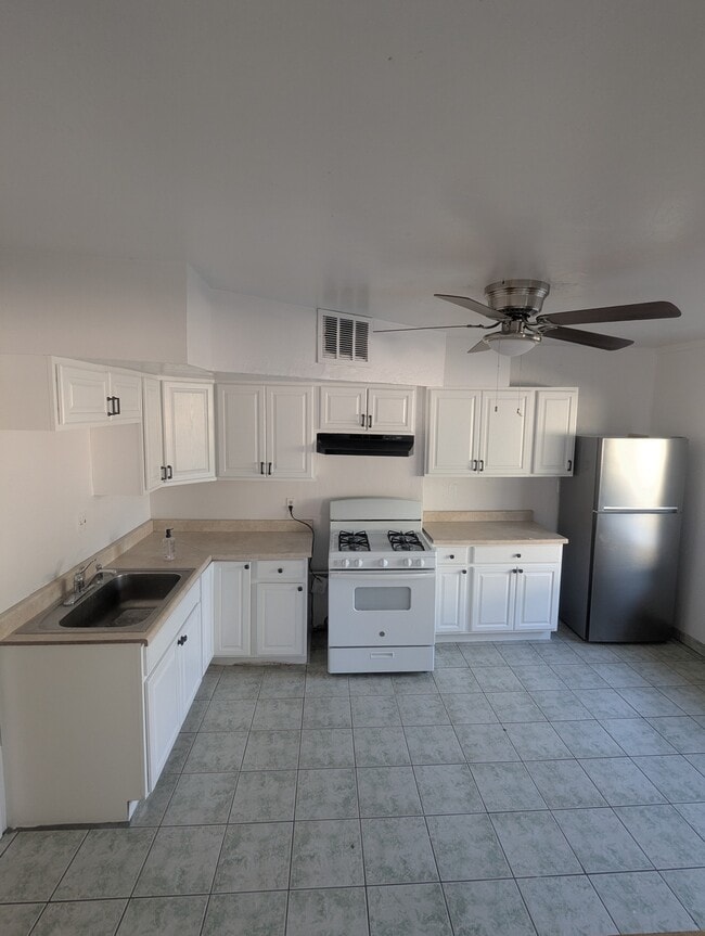 Kitchen - 2201 N 22nd St