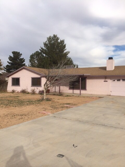 Foto del edificio - 3 BEDROOM HOME IN APPLE VALLEY