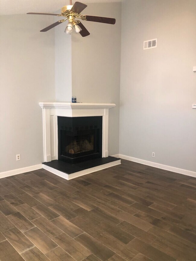 Building Photo - Charming Condo in Churchland Southwest