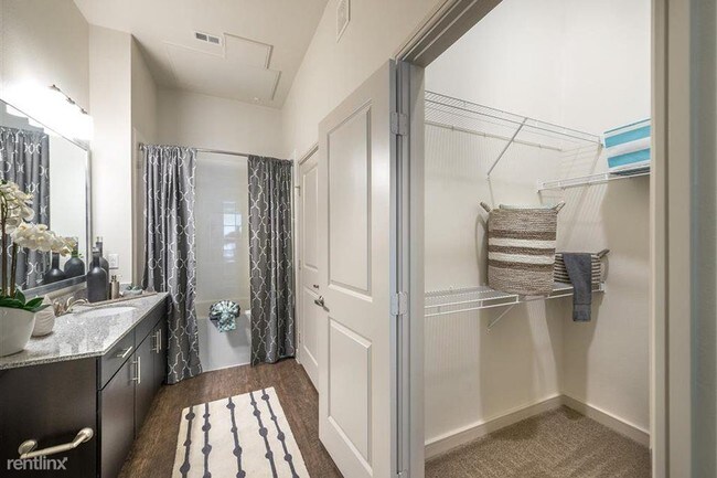 Building Photo - 1 br, 1 bath Apartment - 1712 W Dallas St 177