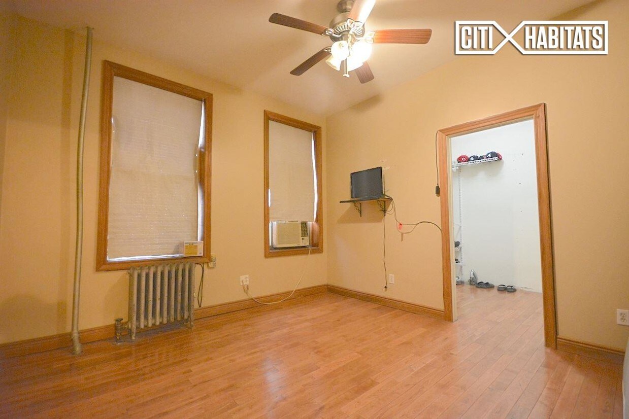 Foto del edificio - 2329 Bedford Ave