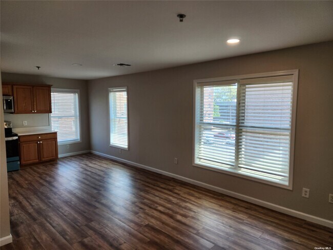 Building Photo - 52 N Bergen Pl