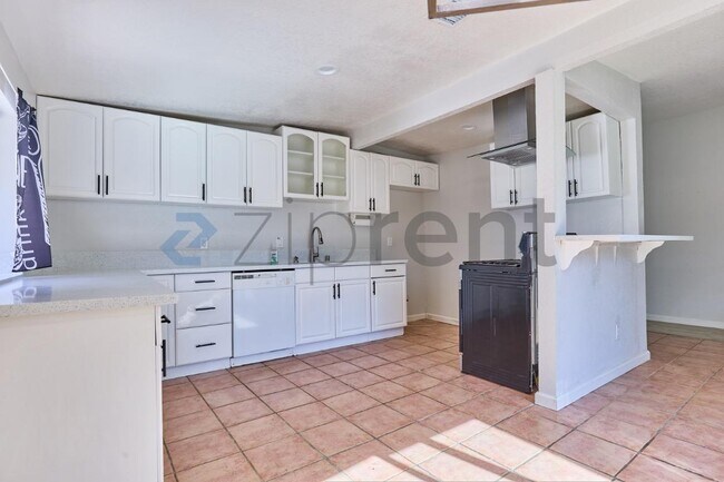 Foto del edificio - 915 N Holly St