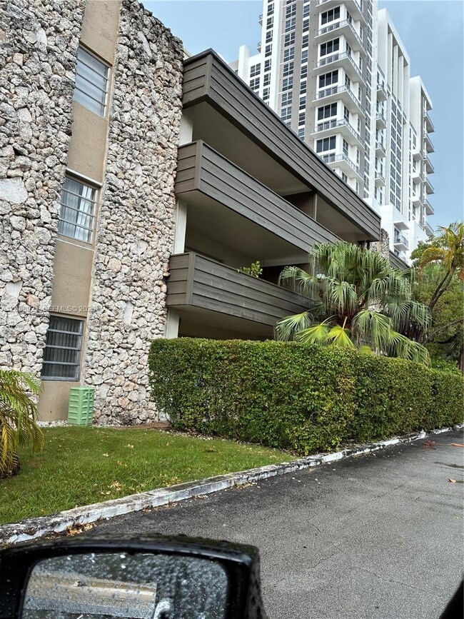 Building Photo - 8325 SW 72nd Ave
