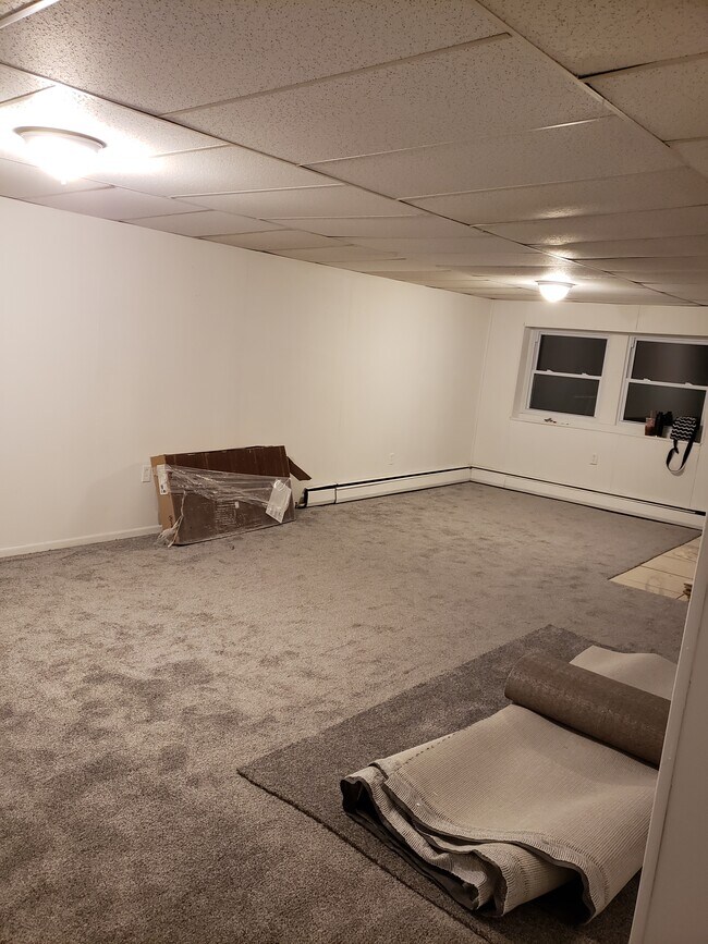 Livingroom - 1588 W Market St