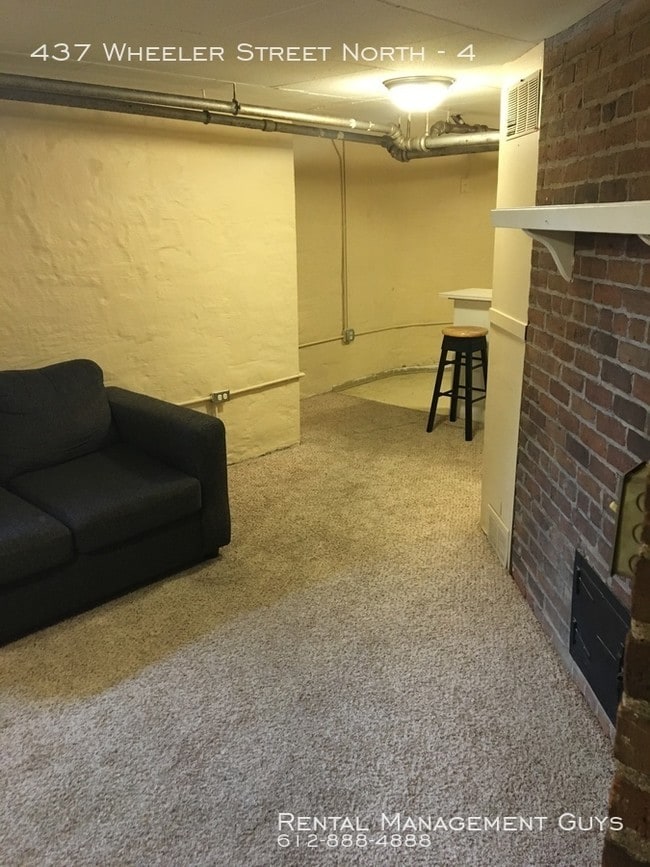 Building Photo - Cute Quiet 1 Bedroom Apartment