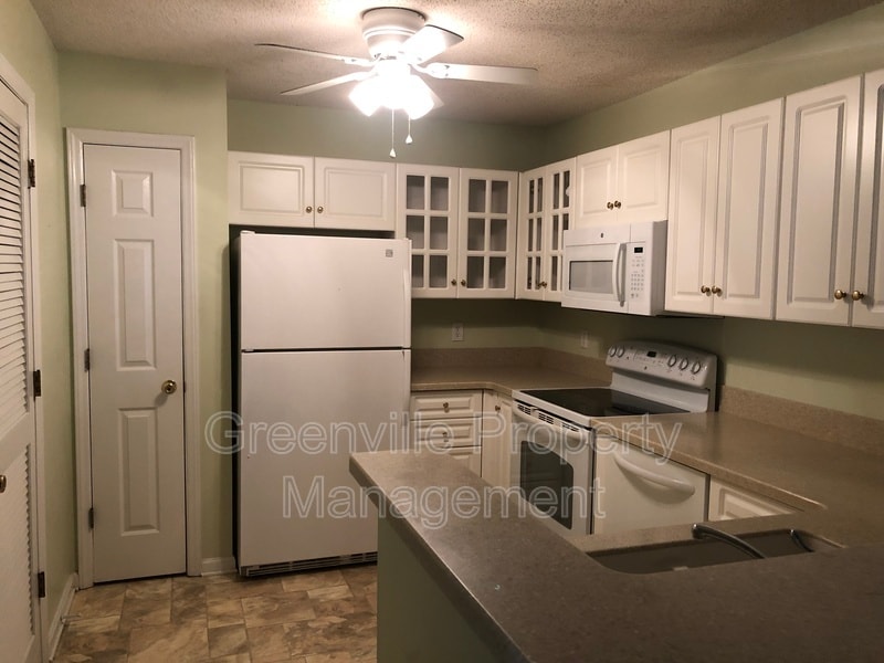 3302 Mulberry Ln, Greenville, NC 27858 Townhome Rentals in Greenville