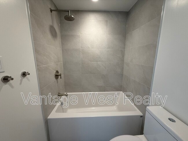 Building Photo - 2750-2750 Olalla Rd