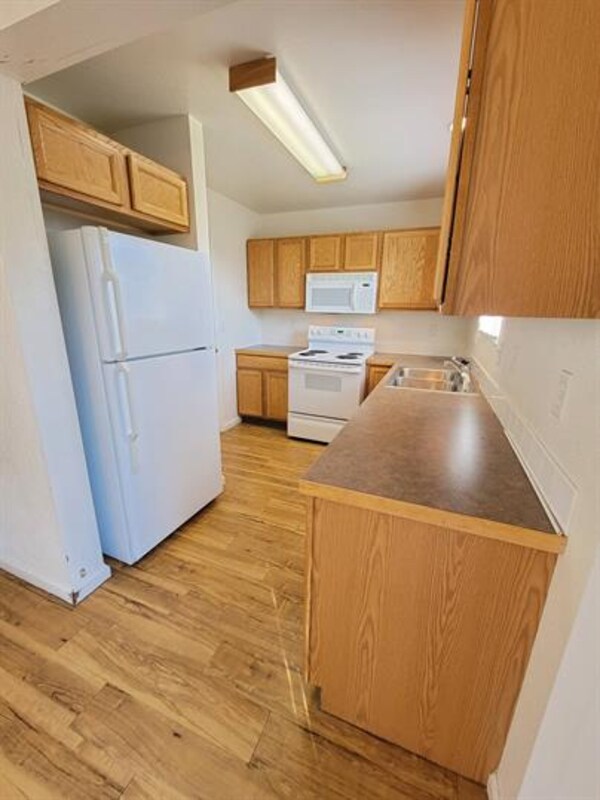 Building Photo - 1737 Rowan Ln