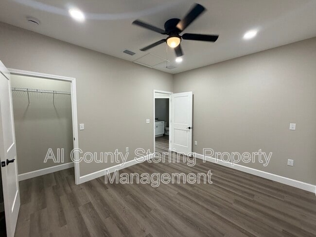 Building Photo - 1418 SE Magnolia Loop