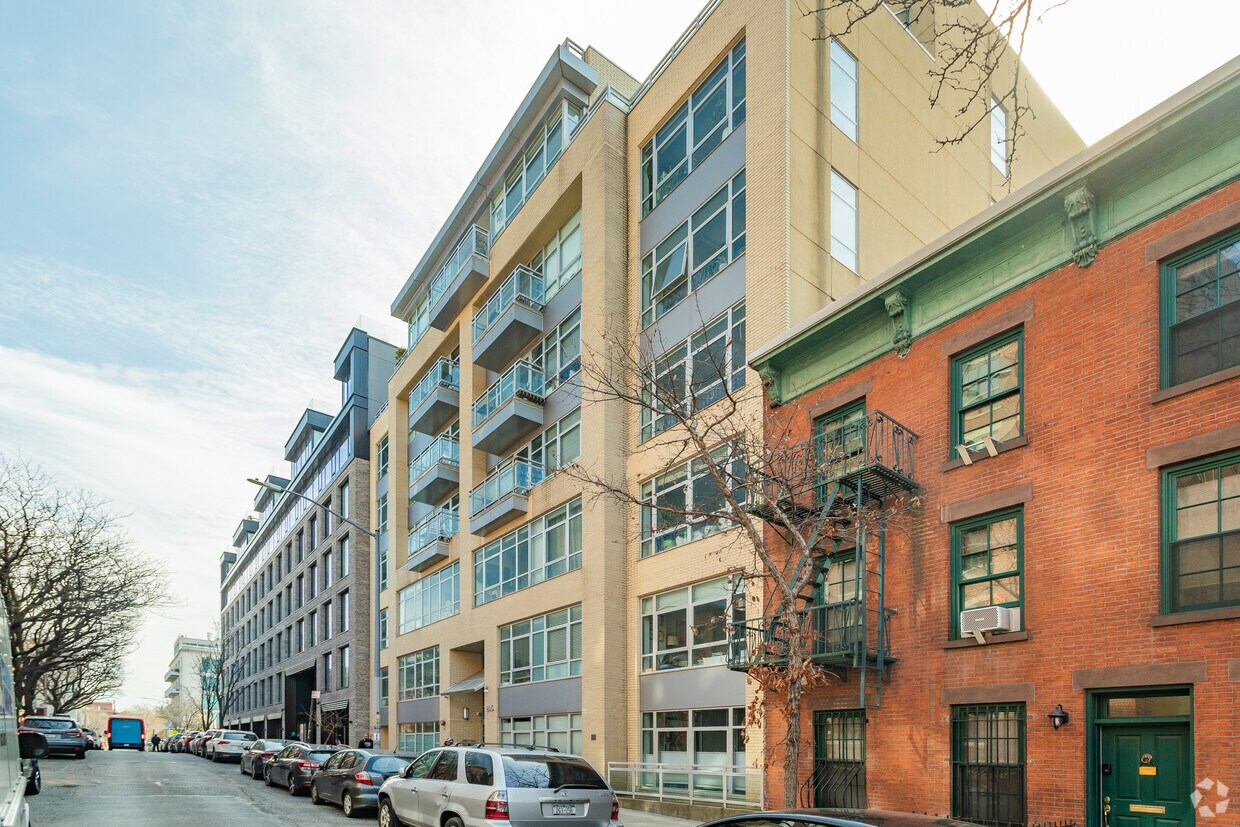 Primary Photo - 206 Front St