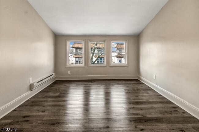 Building Photo - 918 Grove St