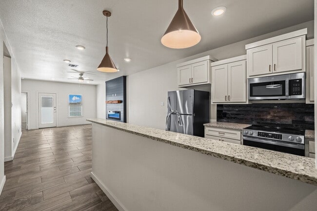 Building Photo - **MOVE IN SPECIAL** Beautiful townhomes in Frenship ISD!
