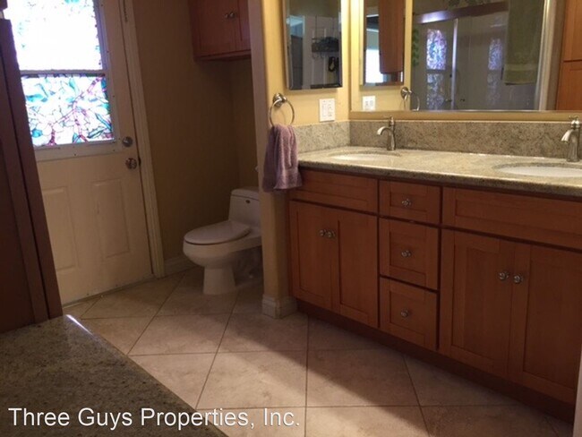 Building Photo - 3 br, 3 bath House - 4655 Narragansett Ave
