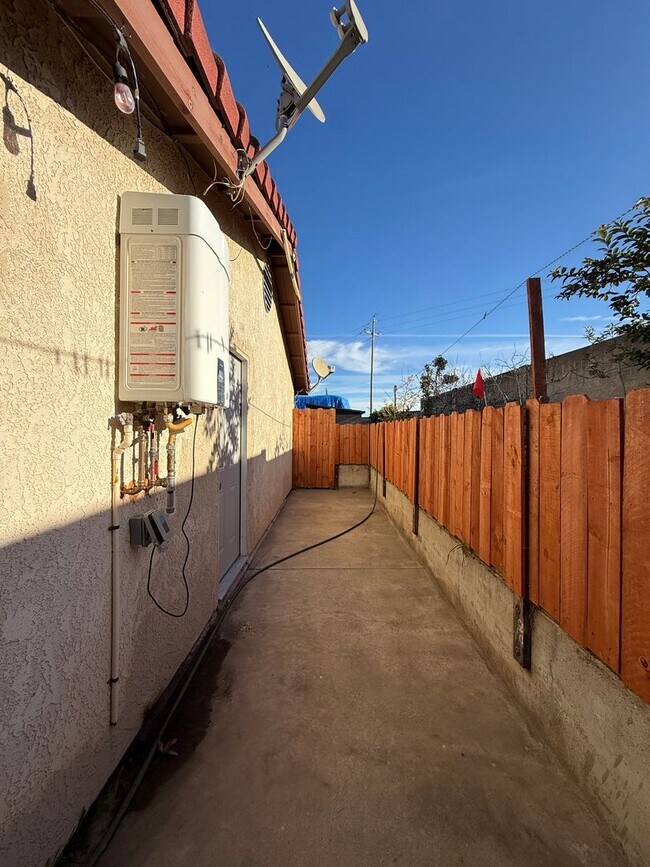 Foto del edificio - NEW Beautiful 3 Bedroom 1 Bath ADU - Furnished (Unfurnished Negotiable)