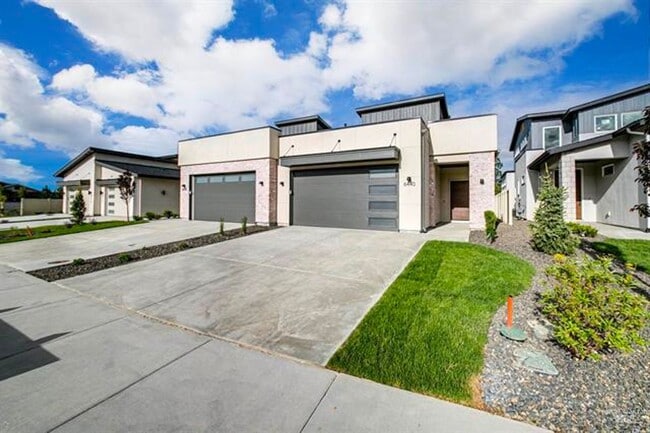 Foto del edificio - AstoriaTownHome