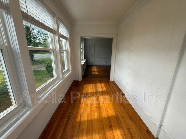 Foto del edificio - 703 E Unaka Ave