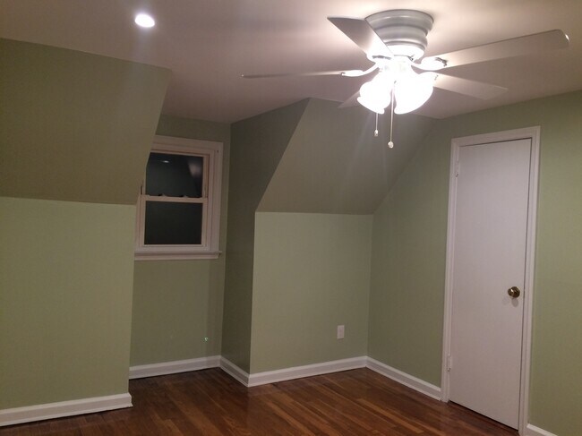 Bedroom - 368 Carnation Ave