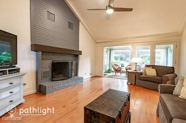 Building Photo - 4 br, 3 bath House - 3722 Southgate Drive ...