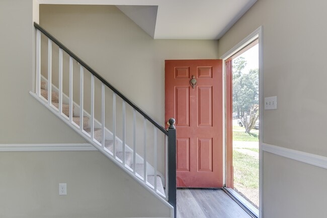 Building Photo - 732 Galahad Dr