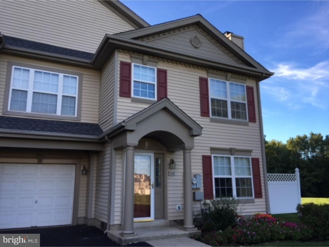 Foto principal - 108 Monarch Ct