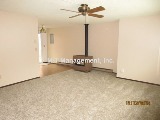 Building Photo - South Hill duplex: 2 br/1 bath w/yard