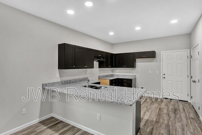Building Photo - 713 Pippin St