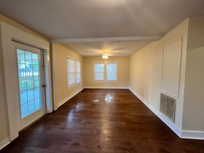 Foto del edificio - 223 W 5th Ave