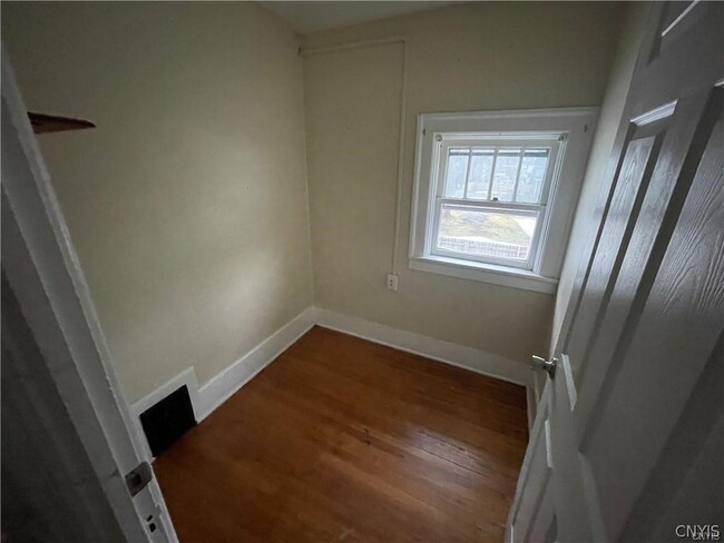 Building Photo - 209 William St