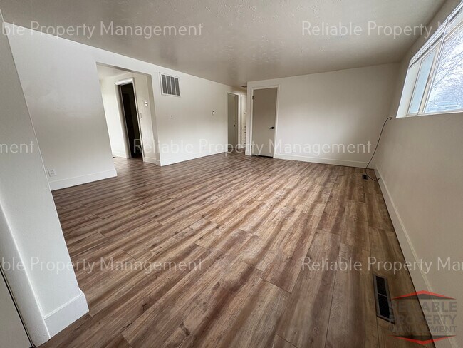 Foto del edificio - 297 Cottage Pl