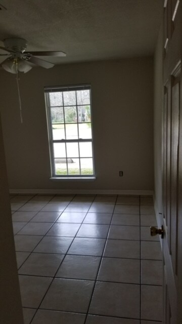 Foto del edificio - 28960 Highland Dr