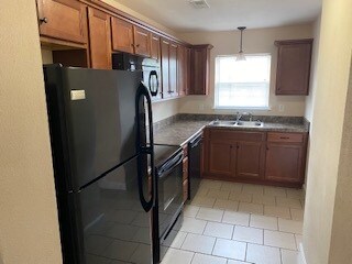 Foto del edificio - 230 S Bluff Rd