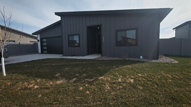Building Photo - 3421 Baneberry Ln