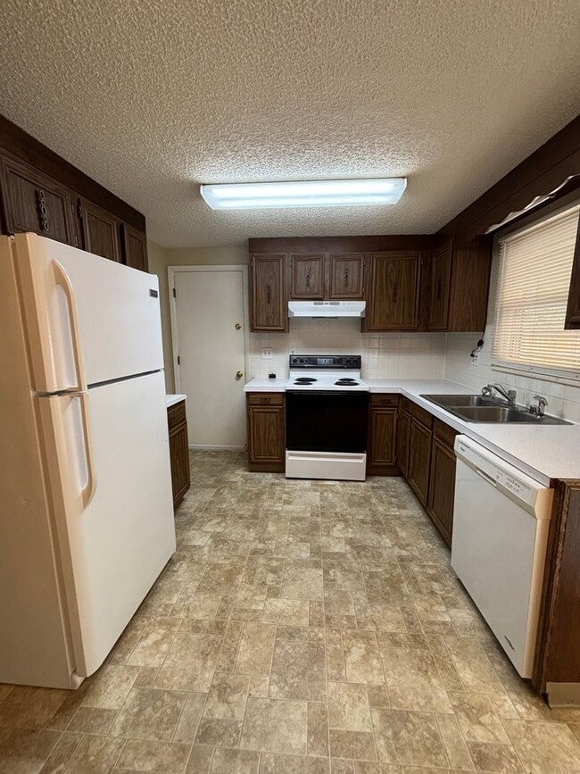 Foto del edificio - 3 bed, 1.5 bath - Available Now! MileStone...