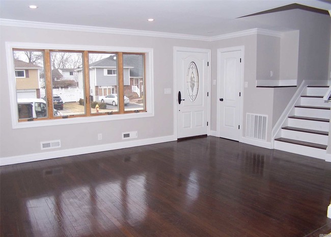 Building Photo - 15 Martin St