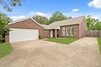 Building Photo - 703 Canyon Garden Dr