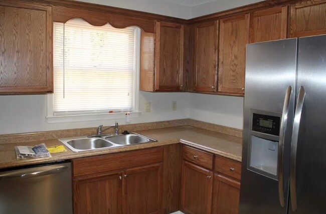 Building Photo - 2677 Colony Cir