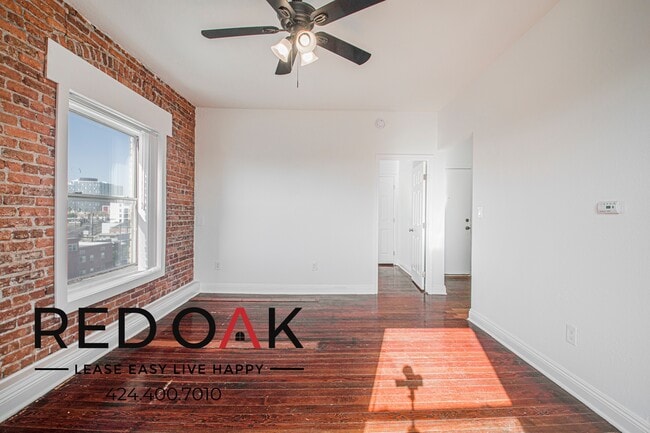 Building Photo - 915 S Carondelet St